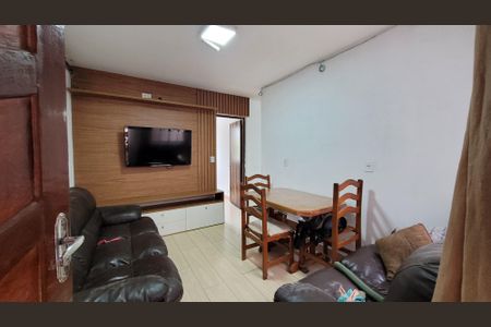 Sala de apartamento para alugar com 2 quartos, 45m² em Vila Arizona, Itaquaquecetuba