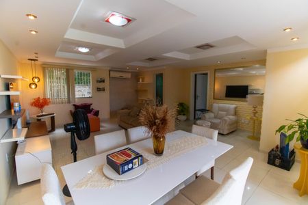 Sala de casa para alugar com 3 quartos, 300m² em Piratininga, Niterói