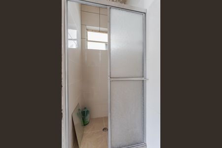 Banheiro de apartamento para alugar com 1 quarto, 64m² em Jardim Dona Leopoldina, Porto Alegre