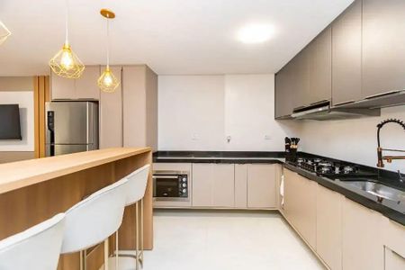 Cozinha de casa de condomínio para alugar com 3 quartos, 109m² em Uberaba, Curitiba