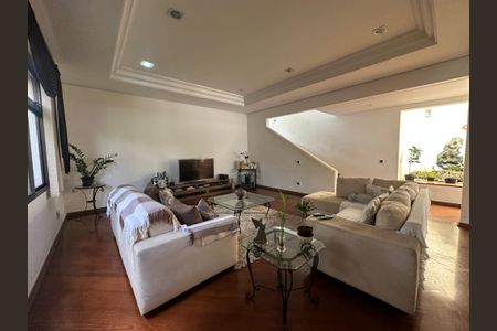 Sala de casa de condomínio para alugar com 7 quartos, 833m² em Jardim Paulista, Barueri