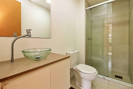 Banheiro de apartamento para alugar com 3 quartos, 74m² em Teresópolis, Porto Alegre