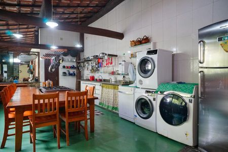 Cozinha e Área de Serviço de casa para alugar com 7 quartos, 450m² em Piratininga, Niterói