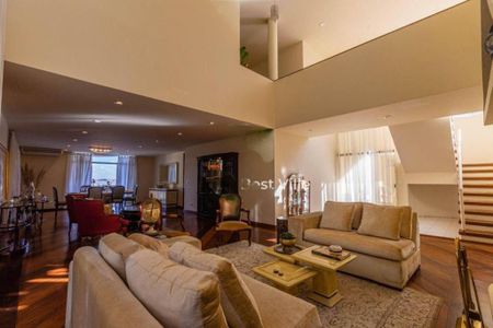 Casa à venda com 4 quartos, 700m² em Alphaville, Santana de Parnaíba