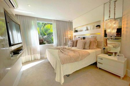 Casa à venda com 5 quartos, 700m² em Alphaville Industrial, Barueri