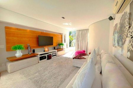 Casa à venda com 5 quartos, 700m² em Alphaville Industrial, Barueri