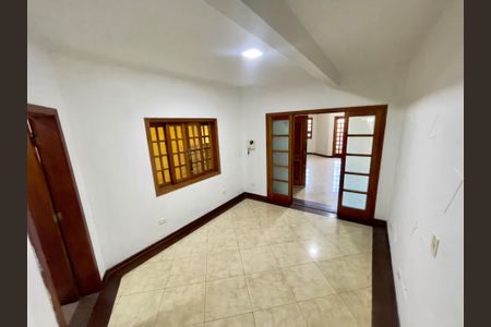 Foto 12 de casa à venda com 3 quartos, 195m² em Jardim dos Camargos, Barueri
