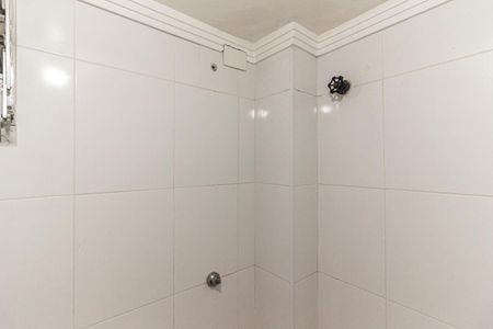 Banheiro de kitnet/studio para alugar com 1 quarto, 35m² em Santa Ifigênia, São Paulo