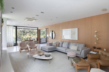 Casa à venda com 4 quartos, 420m² em Centro Comercial Jubran, Barueri