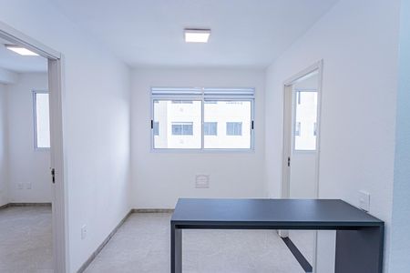Sala, cozinha e área de serviço de apartamento para alugar com 2 quartos, 35m² em Jardim Pereira Leite, São Paulo