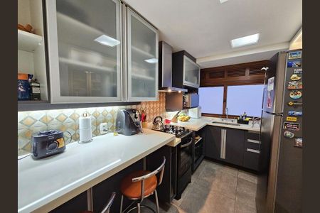 Cozinha de apartamento para alugar com 2 quartos, 72m² em Higienópolis, Porto Alegre