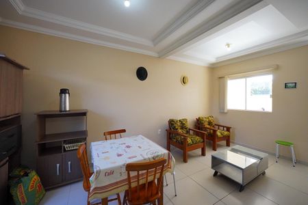 Sala de casa de condomínio para alugar com 2 quartos, 71m² em Ingleses Norte, Florianópolis