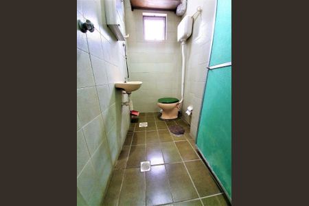 Banheiro de apartamento à venda com 3 quartos, 103m² em Floresta, Porto Alegre