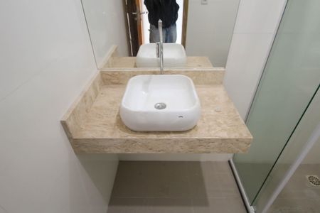 Banheiro de apartamento para alugar com 1 quarto, 42m² em Jardim Tiete, São Paulo