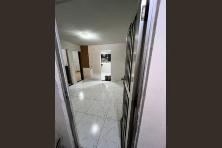 Sala de apartamento para alugar com 1 quarto, 42m² em Brás de Pina, Rio de Janeiro