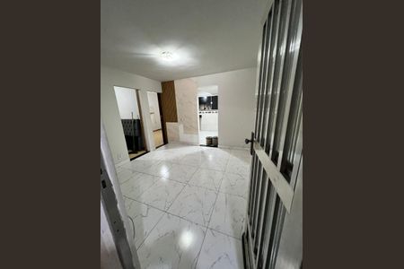 Sala de apartamento para alugar com 1 quarto, 42m² em Brás de Pina, Rio de Janeiro