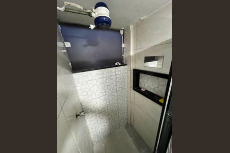 Banheiro de apartamento para alugar com 1 quarto, 42m² em Brás de Pina, Rio de Janeiro