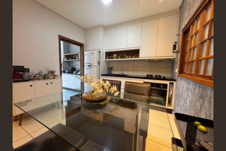 Sala de casa para alugar com 3 quartos, 120m² em Loteamento Villa Branca, Jacareí