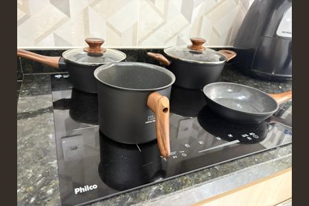 Cozinha de apartamento para alugar com 1 quarto, 45m² em Gonzaga, Santos