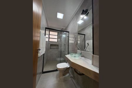 Banheiro de apartamento para alugar com 1 quarto, 45m² em Gonzaga, Santos