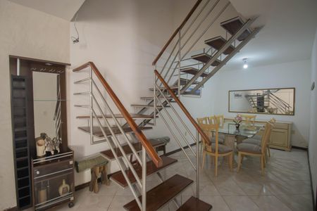 Sala de casa para alugar com 3 quartos, 250m² em Covanca, São Gonçalo