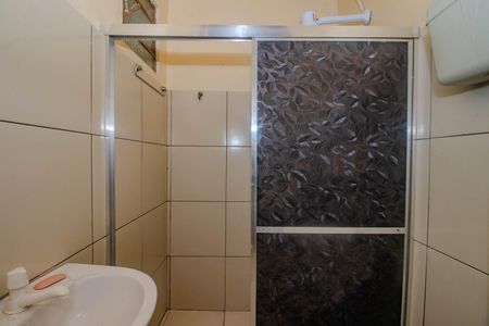 Banheiro de casa de condomínio para alugar com 1 quarto, 38m² em Sarandi, Porto Alegre