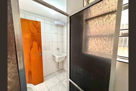 Banheiro e Área de Serviço de apartamento à venda com 1 quarto, 35m² em Jardim Santa Mena, Guarulhos