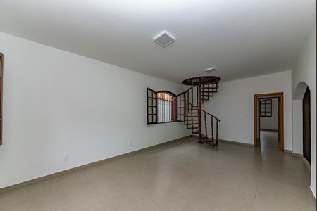 Sala 1 de casa para alugar com 5 quartos, 525m² em Palmeiras , Belo Horizonte