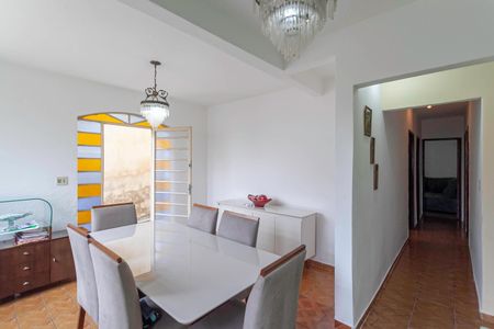 Sala de casa à venda com 4 quartos, 236m² em Arvoredo, Contagem