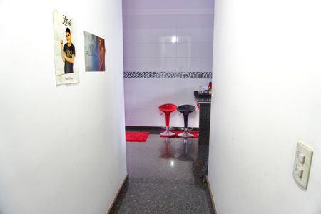 Corredor de casa à venda com 3 quartos, 220m² em Dom Cabral, Belo Horizonte