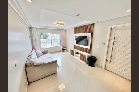 Sala de casa à venda com 3 quartos, 247m² em Vila Pita, São Paulo