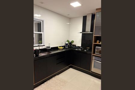 Cozinha de casa de condomínio à venda com 3 quartos, 170m² em Parque Jambeiro, Campinas