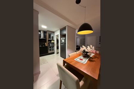 Sala de casa de condomínio à venda com 3 quartos, 170m² em Parque Jambeiro, Campinas