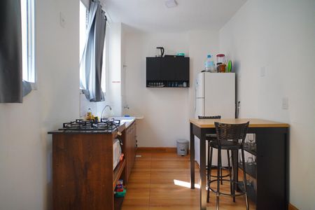 Cozinha de apartamento para alugar com 2 quartos, 40m² em Santa Fé, Porto Alegre