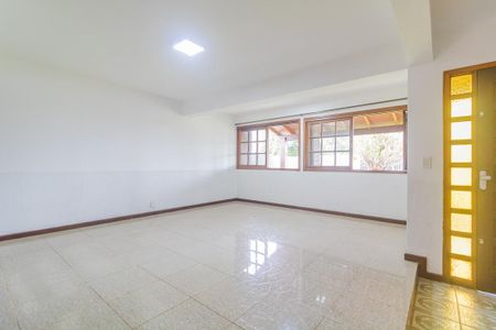 Casa para alugar com 4 quartos, 334m² em Guarujá, Porto Alegre