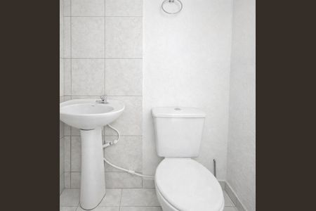 Banheiro de casa para alugar com 1 quarto, 30m² em Jardim Primeiro de Maio (chacara Fazendinha), Osasco