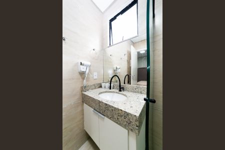 Banheiro Social de kitnet/studio para alugar com 1 quarto, 28m² em Minas Brasil, Belo Horizonte