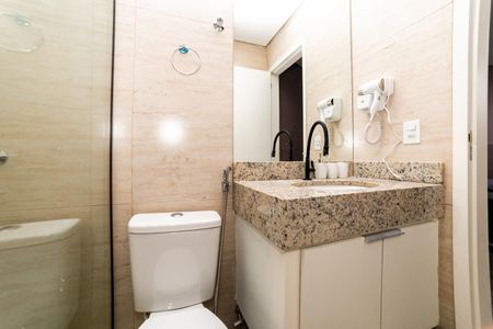 Banheiro Social de kitnet/studio para alugar com 1 quarto, 28m² em Minas Brasil, Belo Horizonte