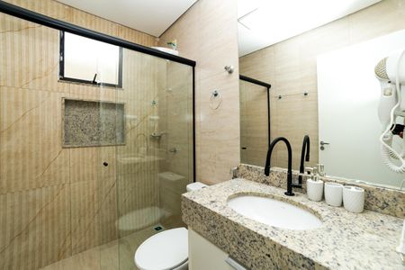 Banheiro Social de kitnet/studio para alugar com 1 quarto, 28m² em Minas Brasil, Belo Horizonte