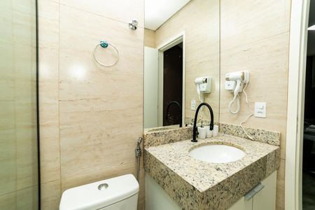 Banheiro Social de kitnet/studio para alugar com 1 quarto, 28m² em Minas Brasil, Belo Horizonte