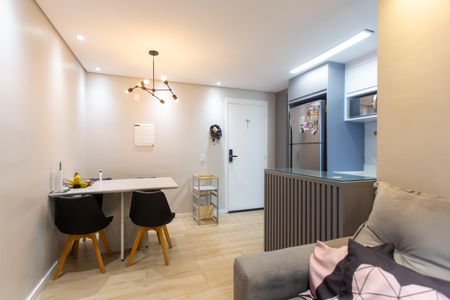 Sala de apartamento para alugar com 2 quartos, 50m² em Jardim das Oliveiras, São Paulo