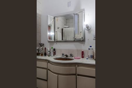 Banheiro da Suíte de casa para alugar com 3 quartos, 300m² em Alto Barroca, Belo Horizonte