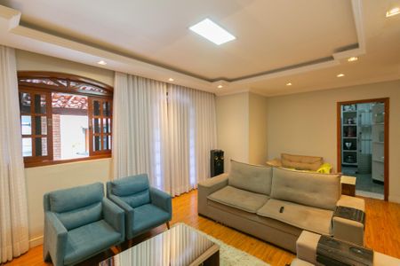 Casa à venda com 3 quartos, 360m² em Jardim Leblon, Belo Horizonte