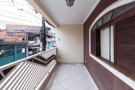 Sacada de casa para alugar com 3 quartos, 225m² em Chácara Adriana Aparecida, Carapicuíba