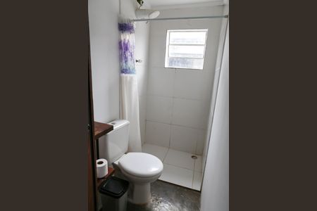 Banheiro de kitnet/studio para alugar com 1 quarto, 30m² em Vila Indiana, São Paulo