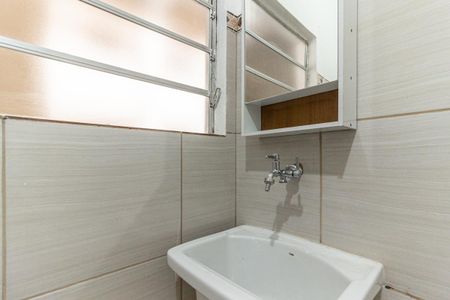 Banheiro de kitnet/studio para alugar com 1 quarto, 40m² em Santa Ifigênia, São Paulo