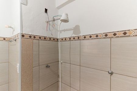 Banheiro de kitnet/studio para alugar com 1 quarto, 40m² em Santa Ifigênia, São Paulo