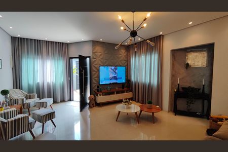 Sala de estar de casa para alugar com 3 quartos, 209m² em Vila Monte Serrat, Ferraz de Vasconcelos