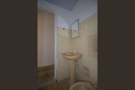 Banheiro de casa para alugar com 1 quarto, 48m² em Colubandê, São Gonçalo