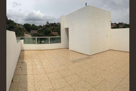 Quintal de apartamento para alugar com 3 quartos, 120m² em Jardim da Glória, Vespasiano